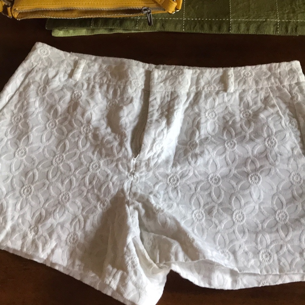 Elle white floral pattern shorts